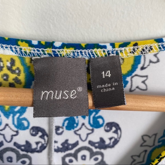 Printed V Neck Dress - Picture 5 of 7